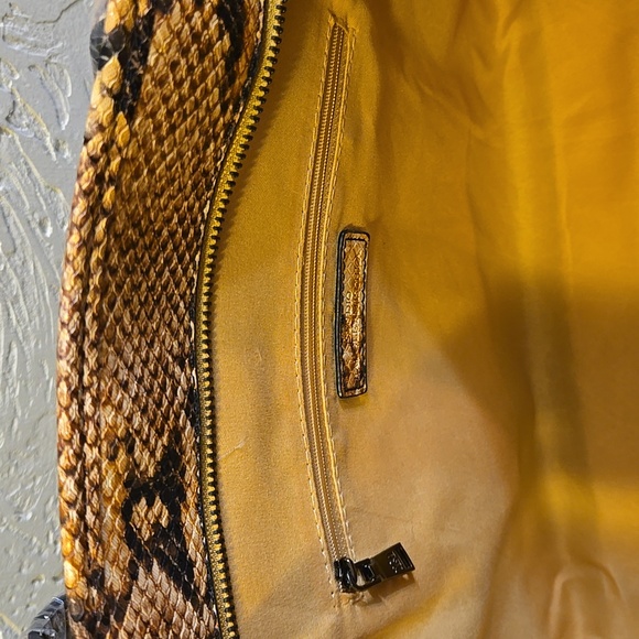 Badgley Mischka Vegan Leather Snakeskin Look Tote NWT - Picture 11 of 12